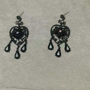 Betsey Johnson black heart earrings NWOT Rare HTF